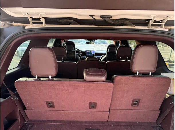 Car image 25