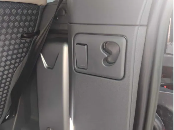 Car image 29