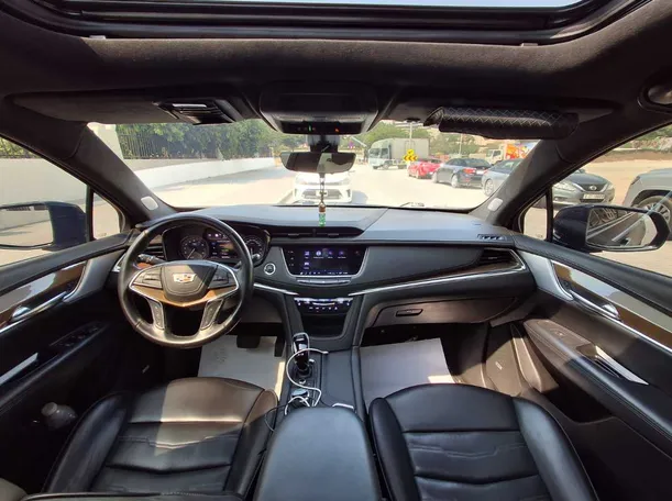 Car image 18