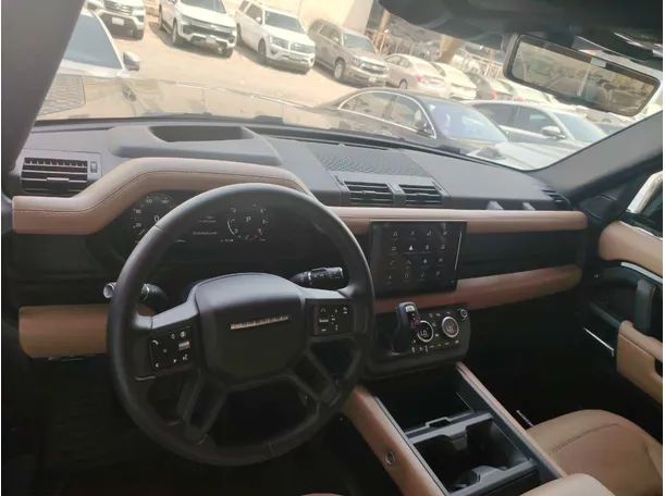 Car image 16