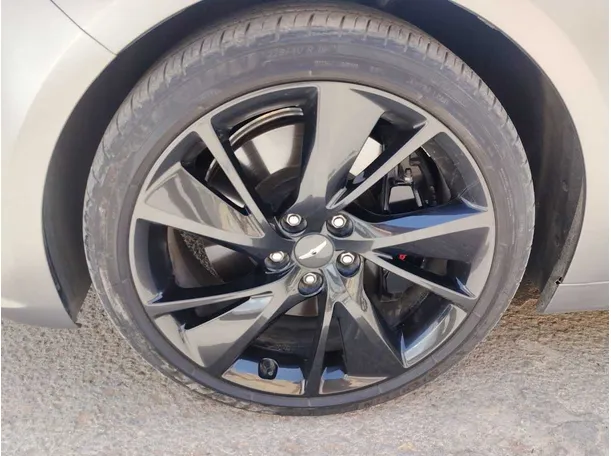 Car image 10