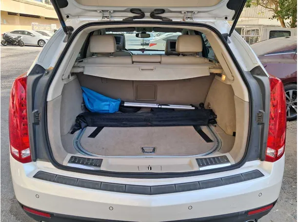 Car image 19