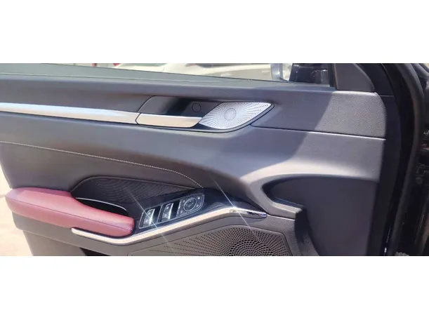 Car image 26