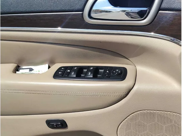 Car image 30