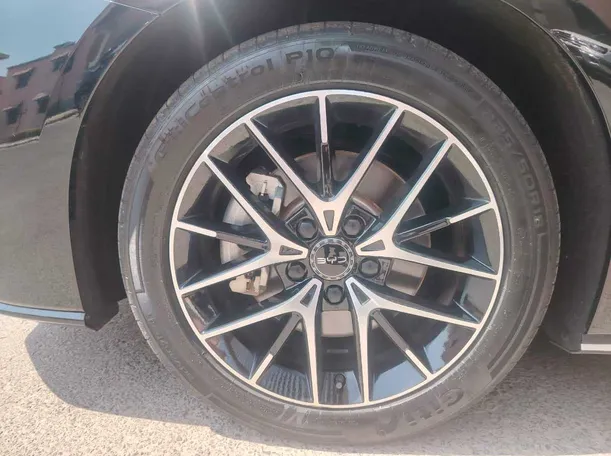 Car image 10
