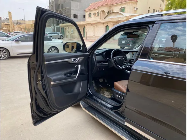Car image 10