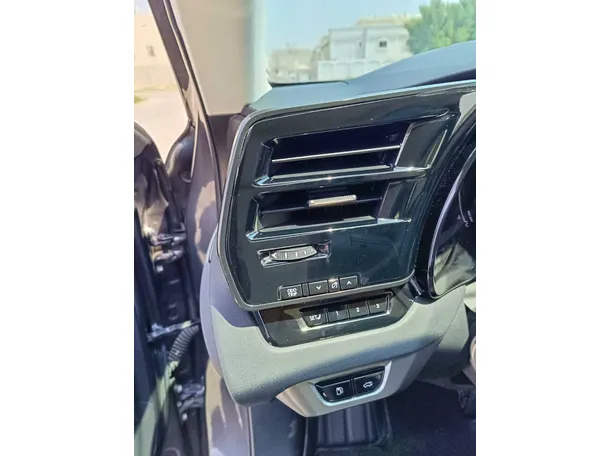 Car image 35