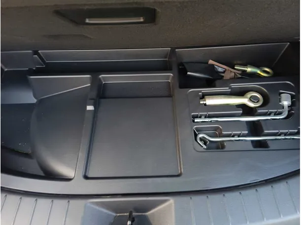 Car image 34