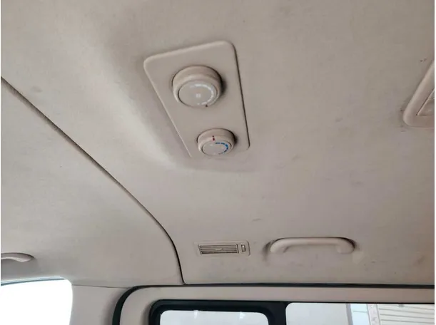 Car image 32
