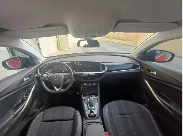 Car image 17