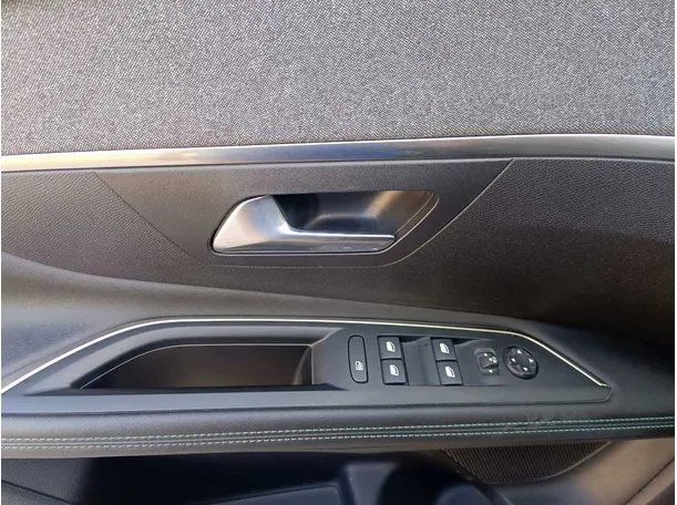 Car image 29