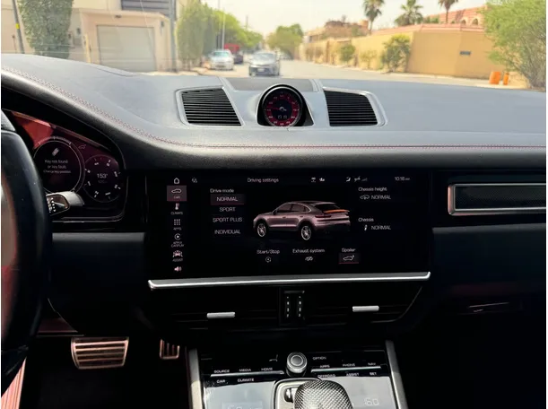 Car image 17
