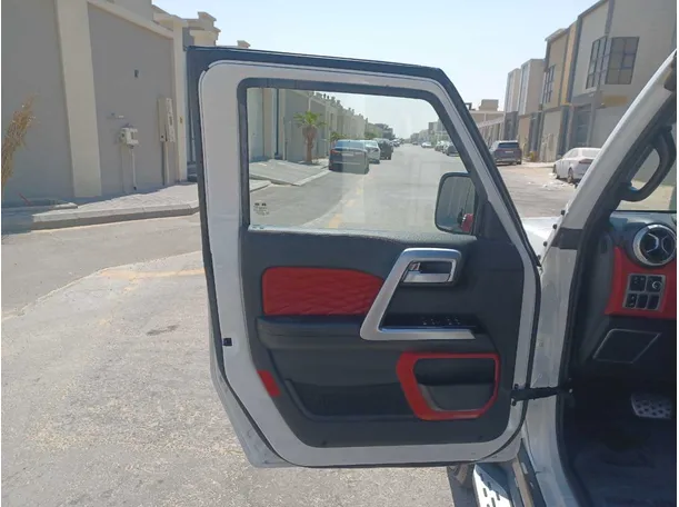 Car image 10
