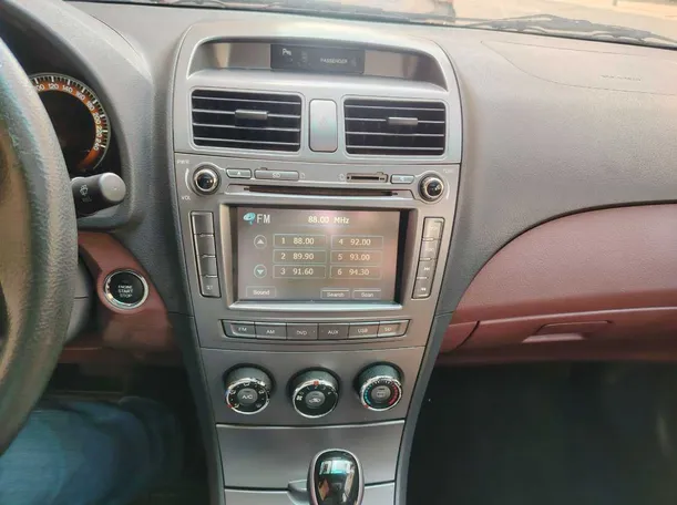 Car image 25