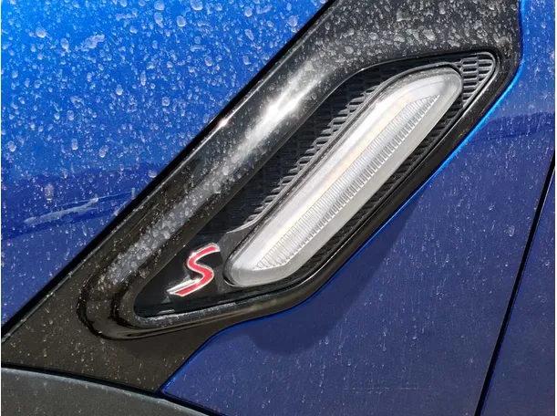Car image 26