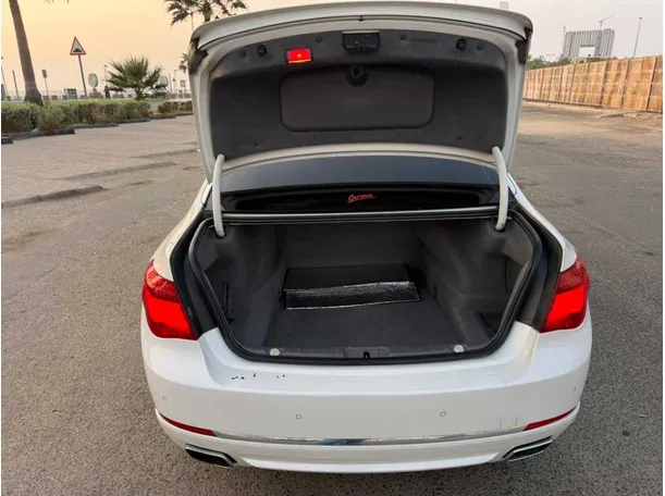 Car image 30
