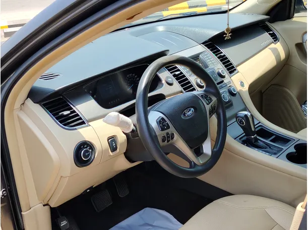 Car image 12