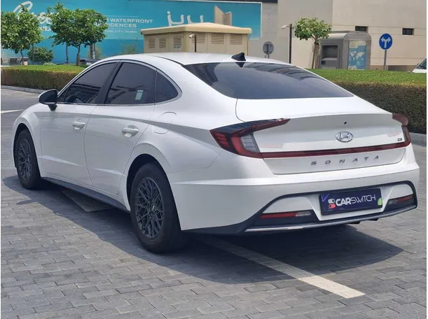 Car image 5