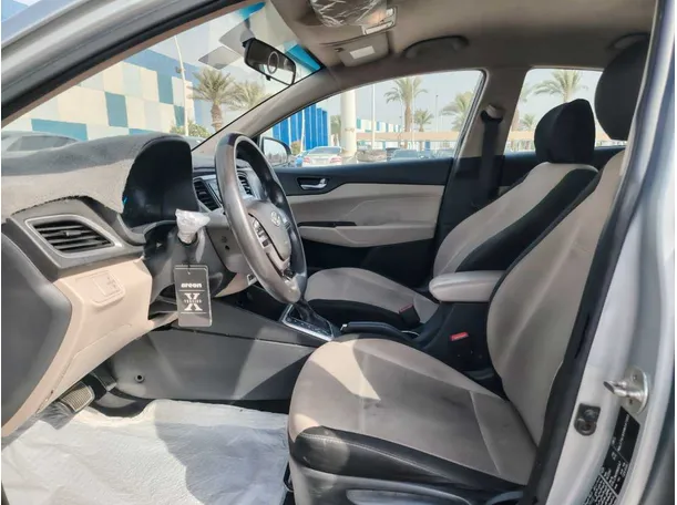 Car image 14