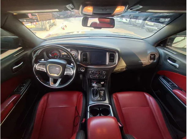 Car image 14