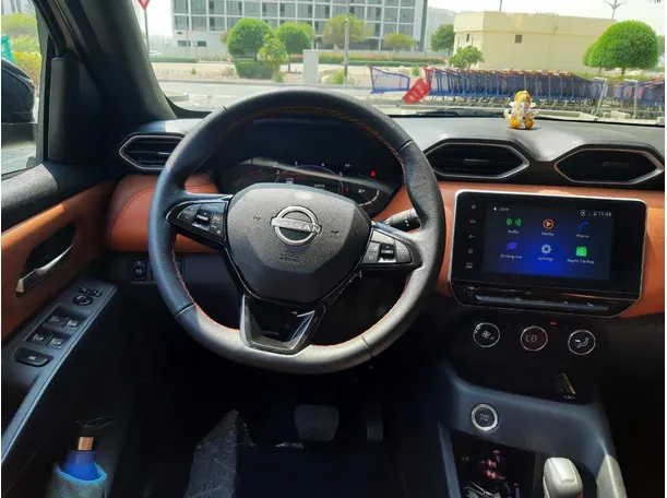 Car image 14