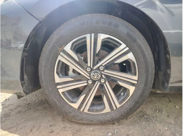 Car image 9