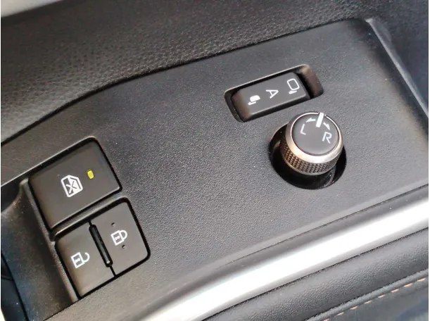 Car image 35