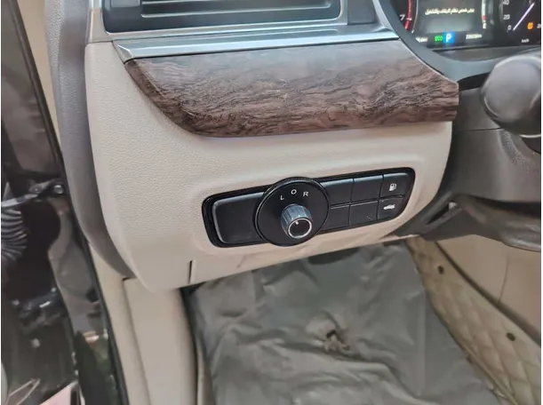 Car image 37