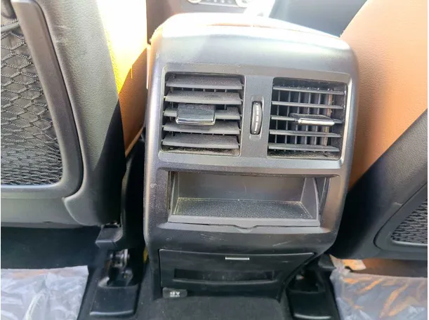 Car image 37