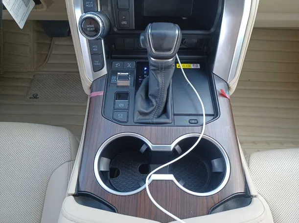 Car image 13