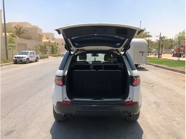 Car image 18