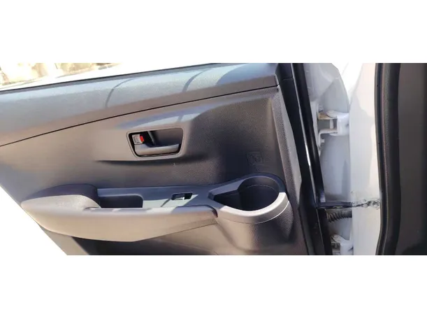 Car image 25