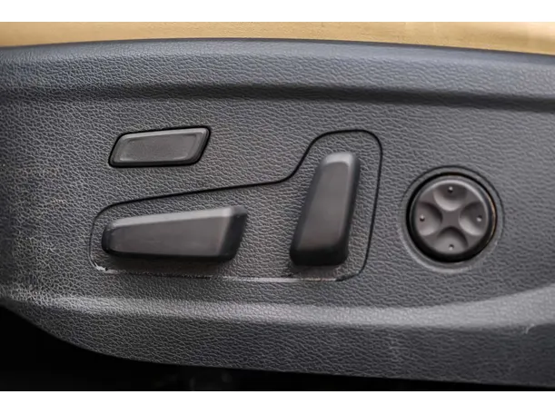 Car image 43