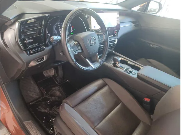 Car image 12