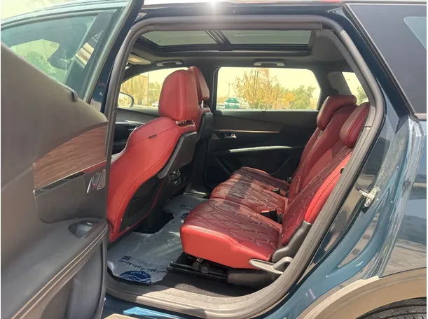 Car image 13