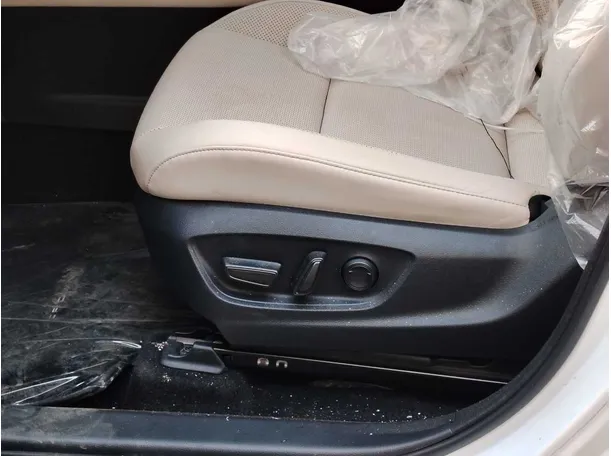 Car image 28