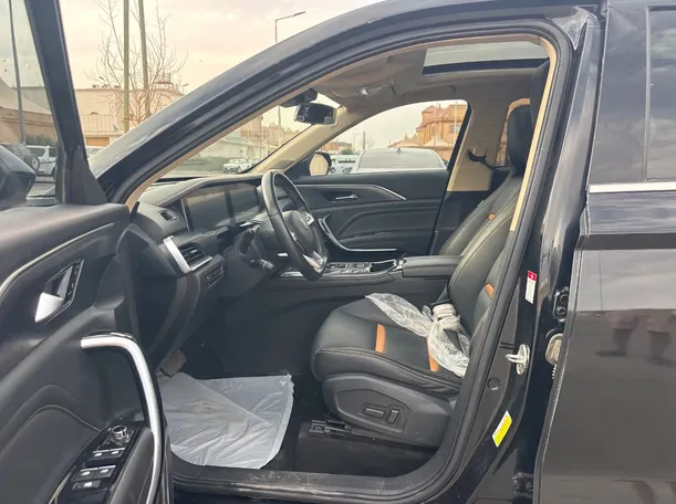 Car image 12