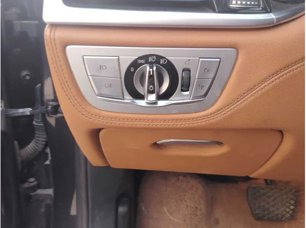 Car image 28