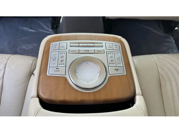 Car image 26