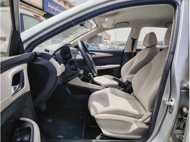Car image 12