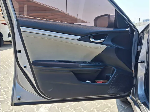 Car image 10