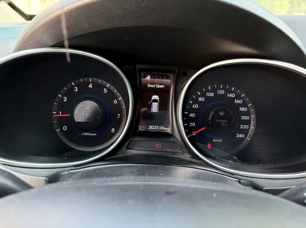 Car image 24