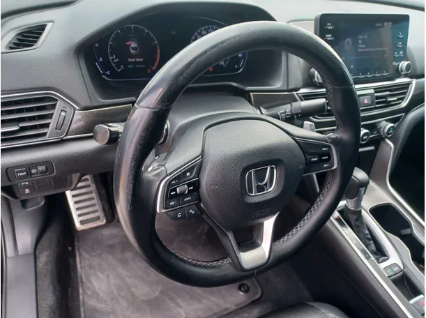 Car image 19