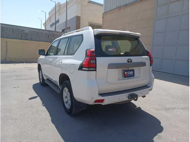 Car image 7