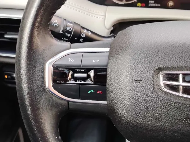 Car image 30