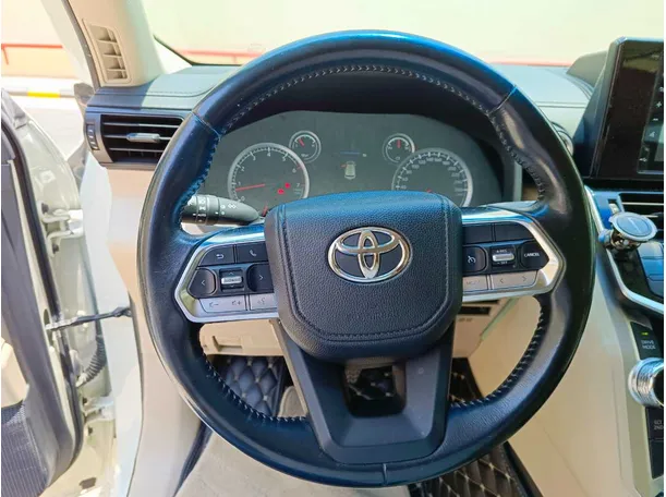 Car image 26