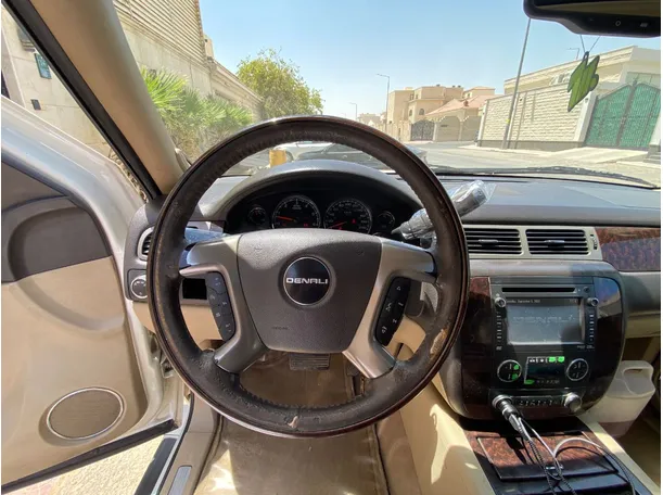 Car image 16