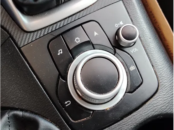 Car image 18