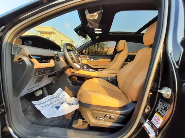 Car image 12