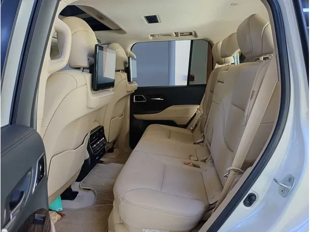 Car image 13